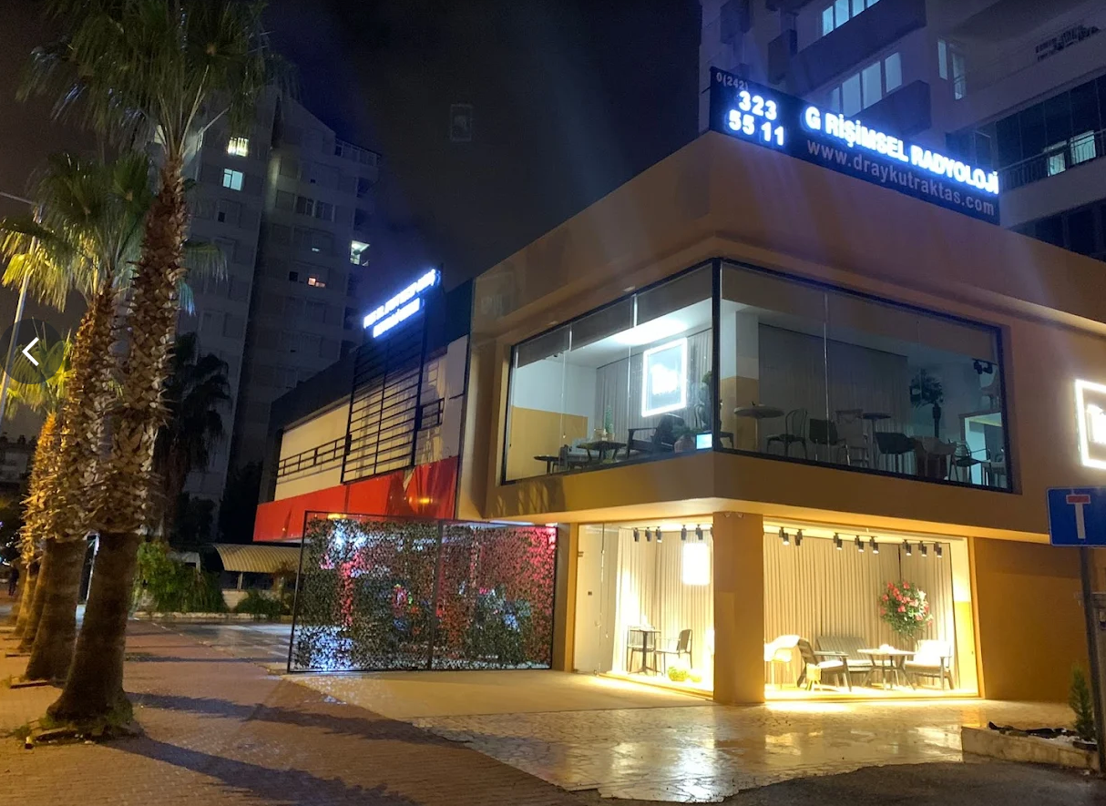 Reception & Patient Lounge